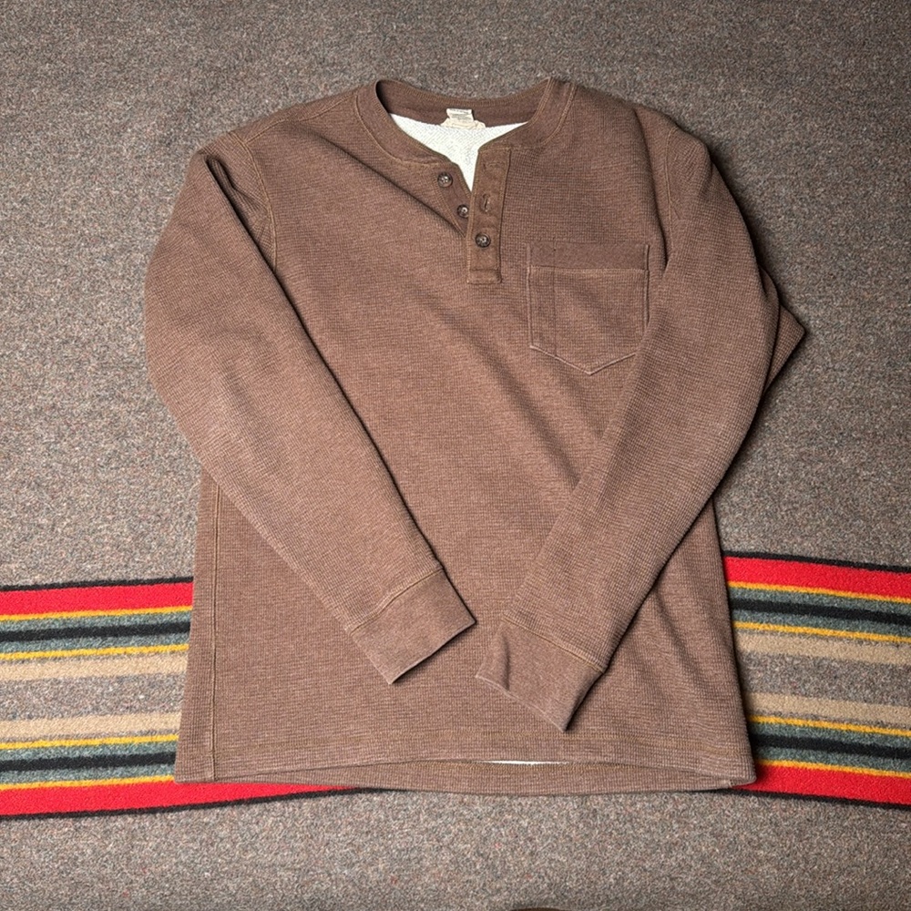 Duluth medium mens  waffle thick brown Henley. Good preowned condition
